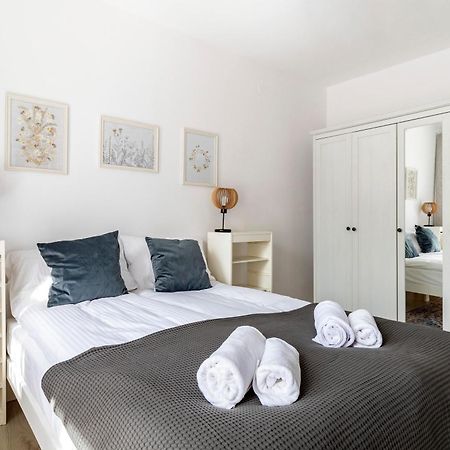 Wonderful 2- Bedroom Apartment With Soul Wwa70 Warsawa Bagian luar foto